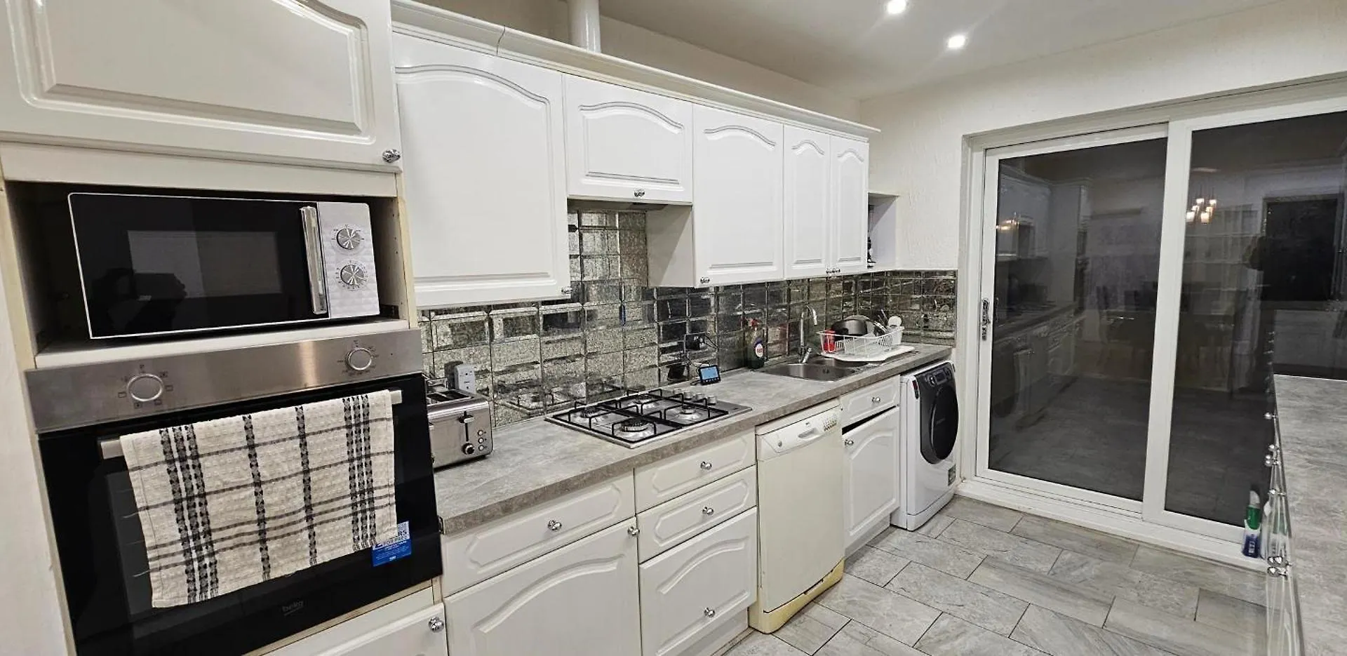 Spacious & Modern 2-Bed House In Дагенем 0*,